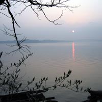 Sunrise over the Potomac river